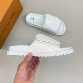 Picture of Louis Vuitton Slippers _SKULVsz38-45zyf06011221